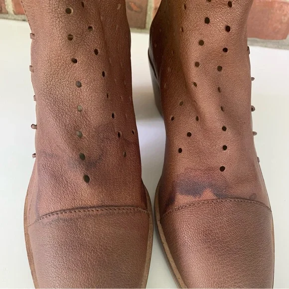 Journee Collection Womens Brown leather block heel Ankle Boots Shoes US 8 M - Picture 5 of 11